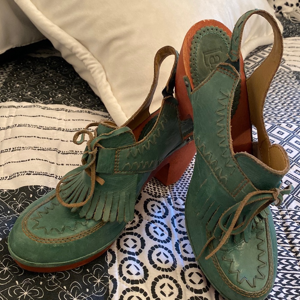 Latigo leather shoe